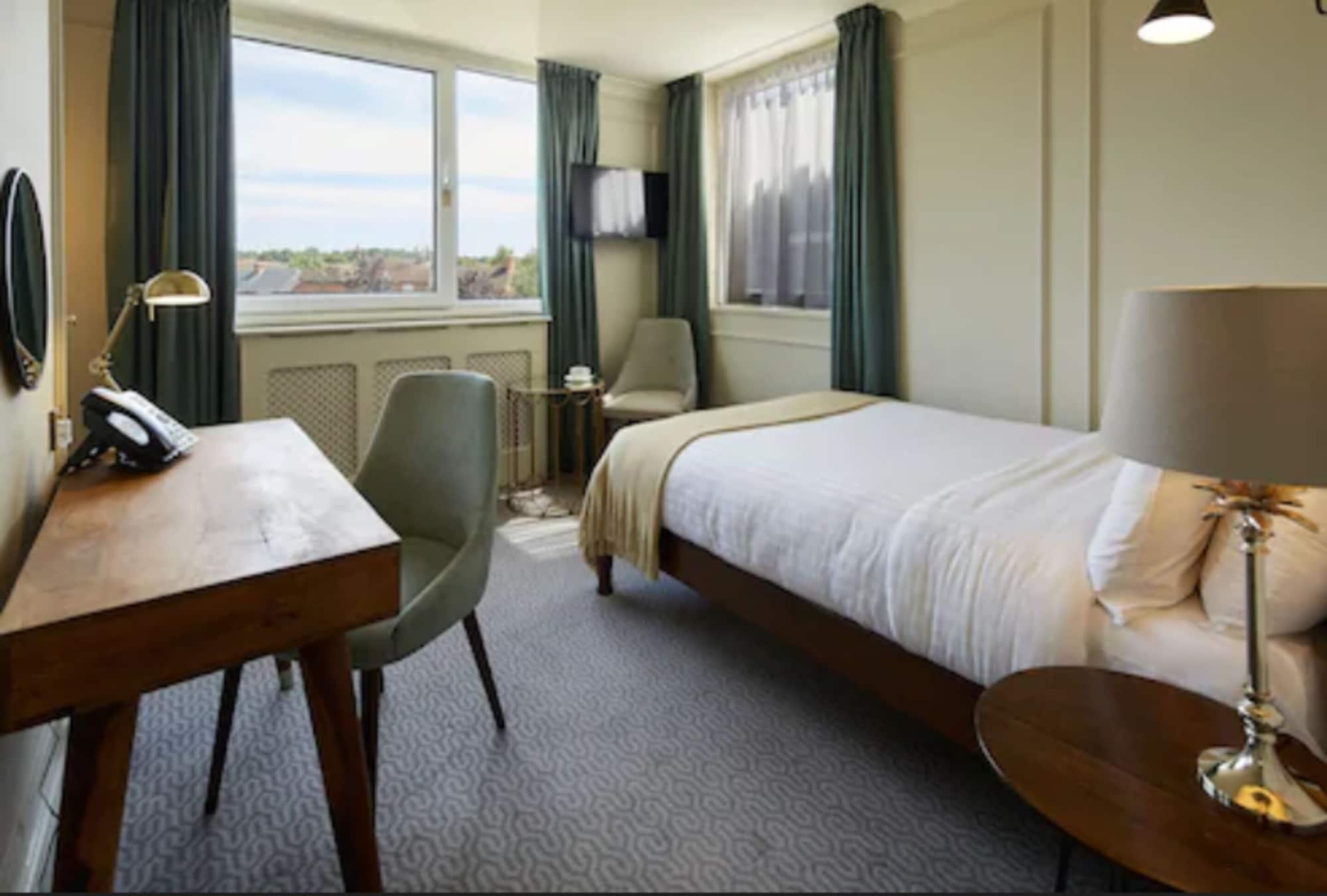 Hotel Cromwell Стівенідж Екстер'єр фото